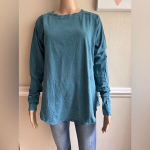 ZELLA LONG SLEEVE THUMBHOLES SIZE MEDIUM NWOT